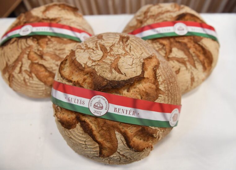 A hajdúsági Gulyás kenyér nyerte 2022-ben a Szent István napi kenyérversenyt